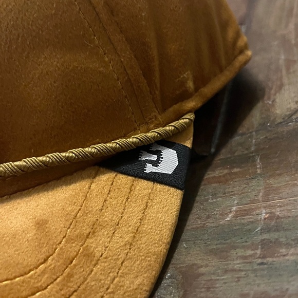 LION - GOORIN BROS. limited “ROYALTY” edition. Yellow Cap / mustard cap - NEW - Picture 2 of 10